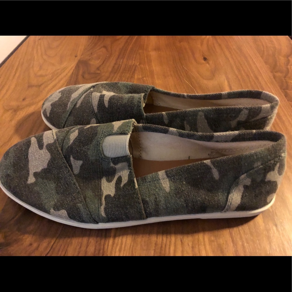 Never worn camo flats
